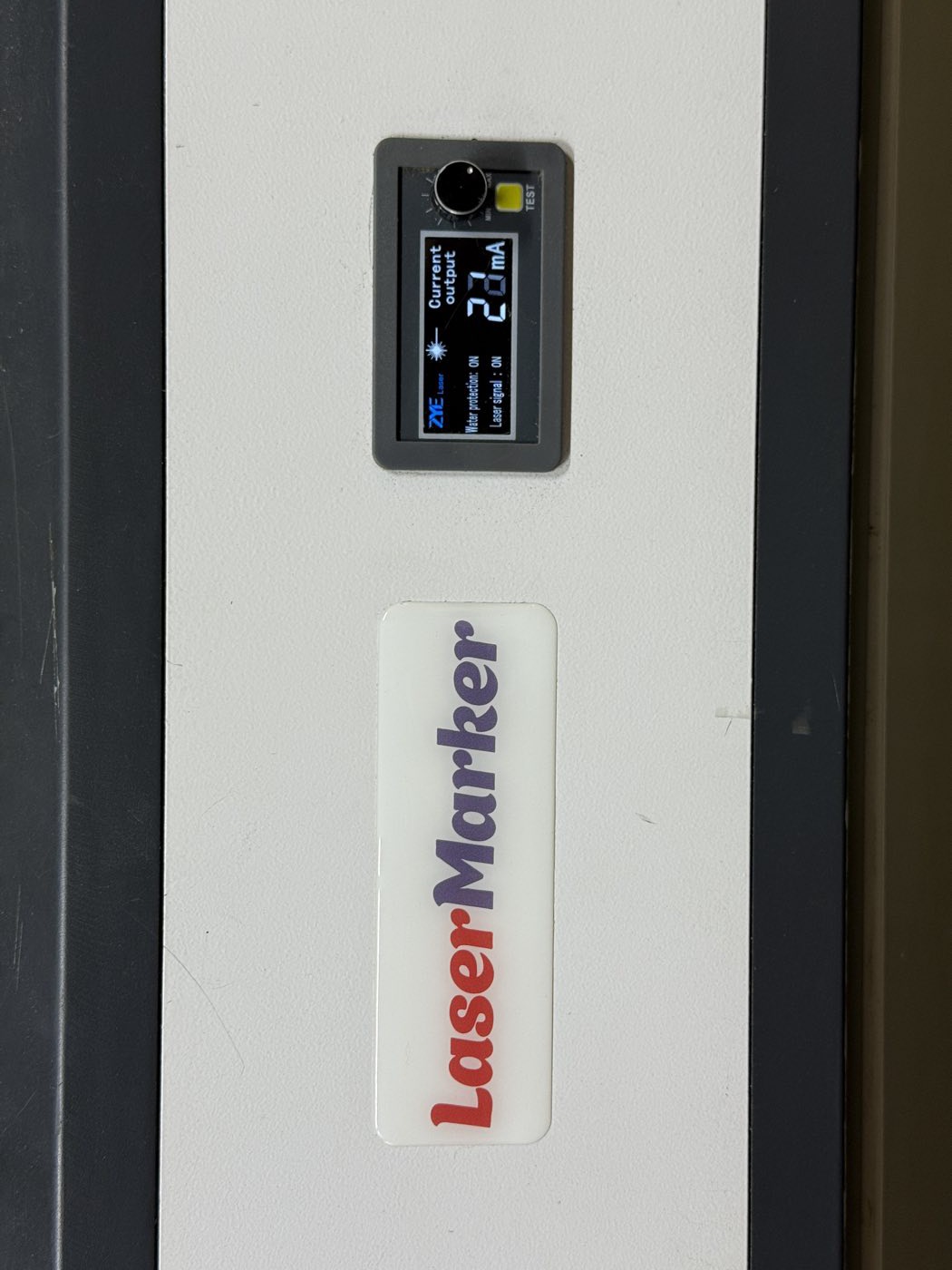 Индикатор рабочего тока лазерной трубки на панели станка LaserMarker, показание в мА