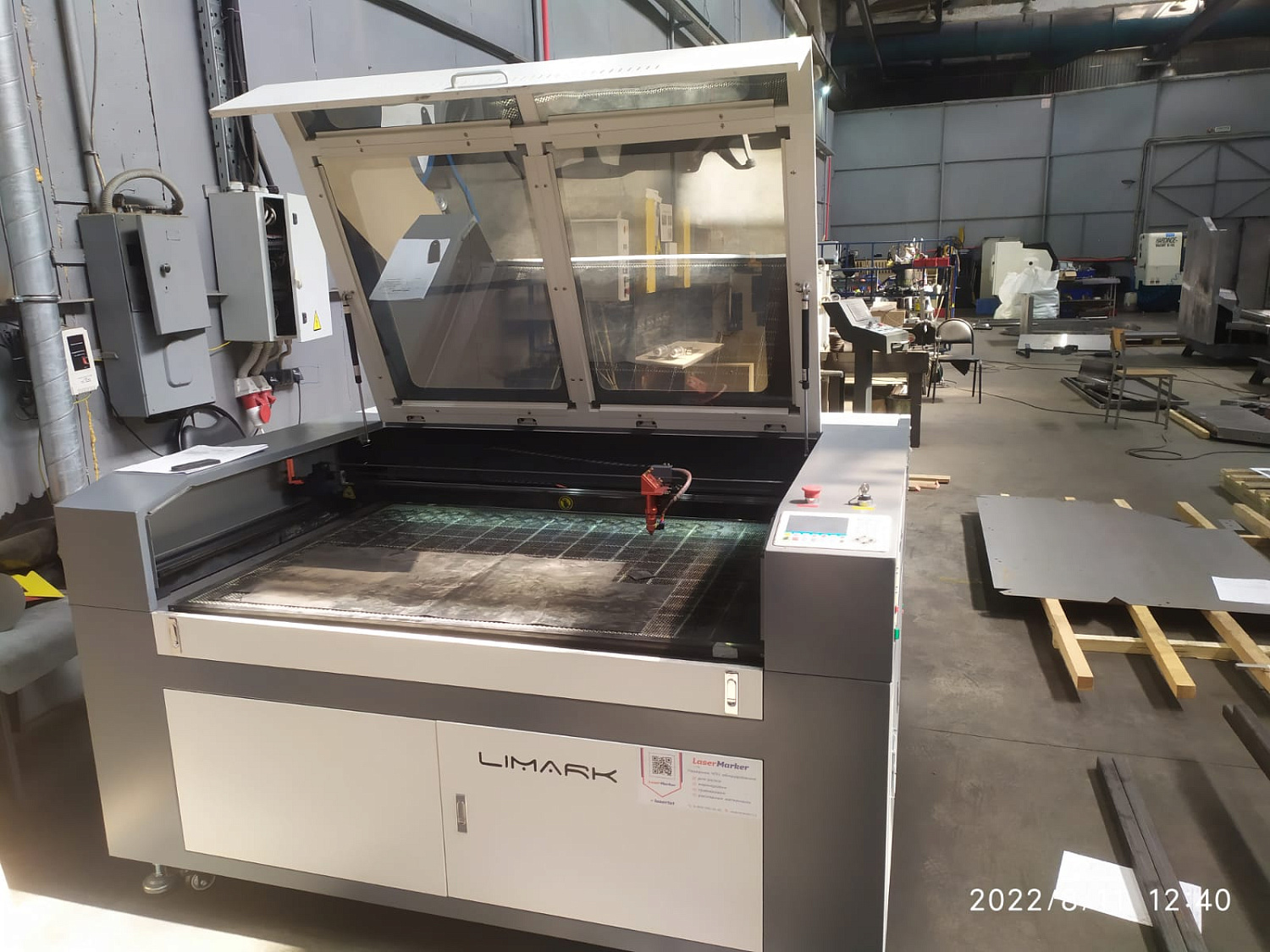 Лазерный станок LiMark 1390 QX (W2,стол любой, подъем)