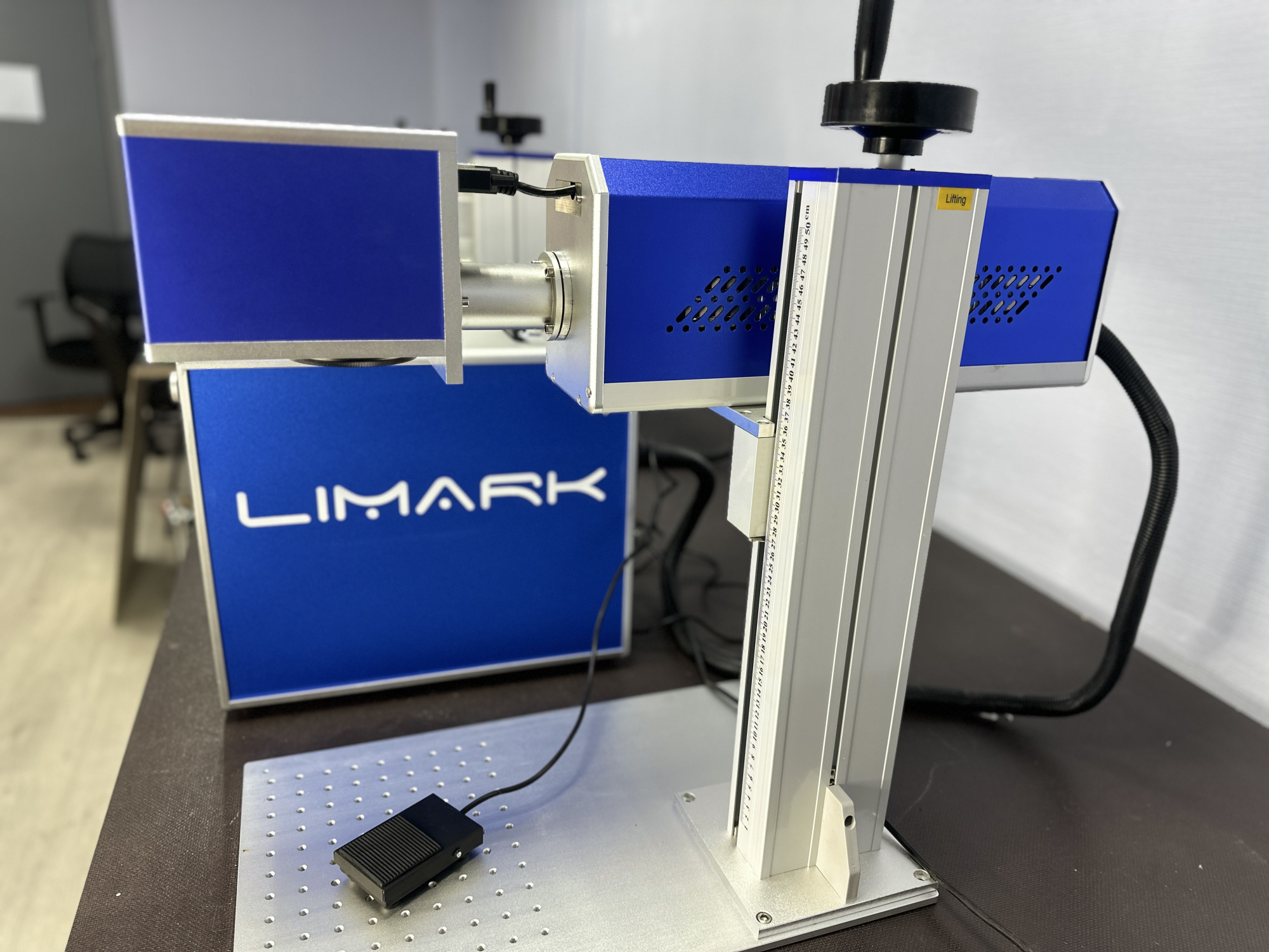 ЛАЗЕРНЫЙ МАРКЕР DAVI LIMARK 30W 7110 настольный