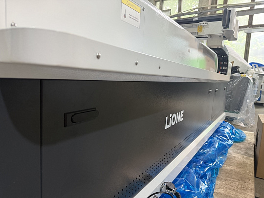 Автоматический планшетный режущий плоттер LiONE 1070 PAS