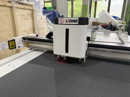 Автоматический планшетный режущий плоттер LiONE 1070 PAS