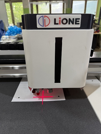 Автоматический планшетный режущий плоттер LiONE 1070 PAS