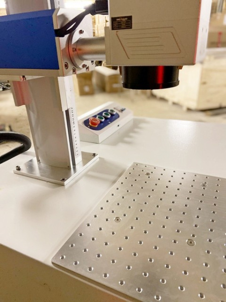 Лазерный маркер LiMark Fiber-50 - напольный