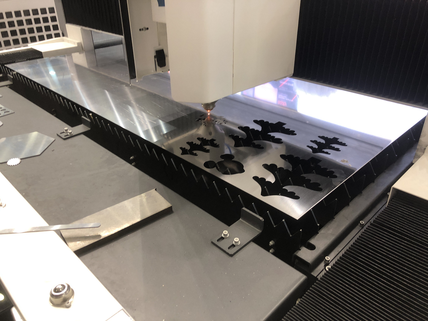 Металлорез под ключ: превращая сталь в шедевр